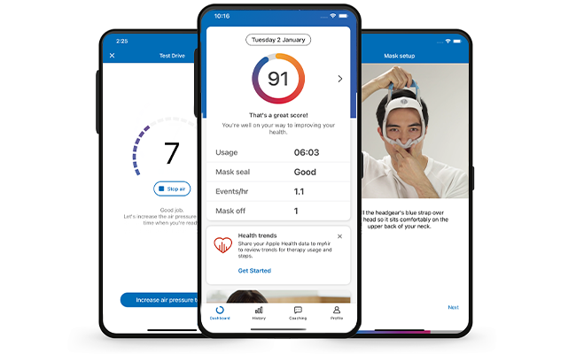 Ausschnitte von drei Mobiltelefonen, die alle verschiedene Bildschirme der ResMed myAir-App zeigen.