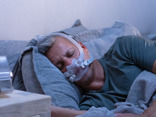 patient-sleeping-with-AirFit-F30i-tube-up-CPAP-mask-mobile